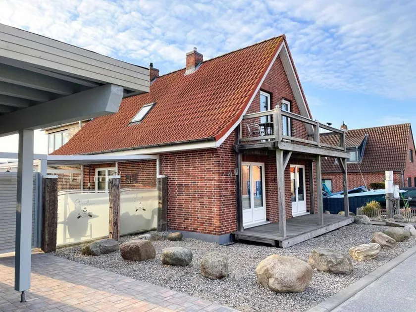 Holiday home with garden & terrace - Image 1