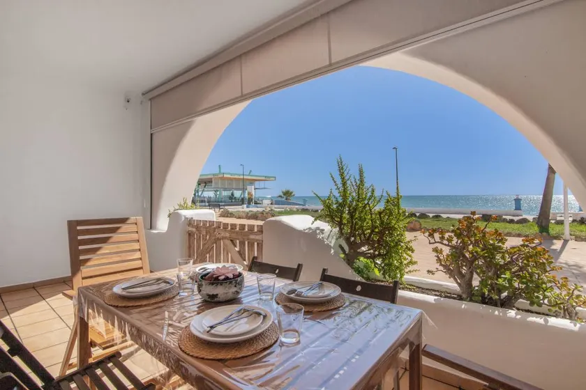 Fully equipped house with terrace | Sea view | Beach nearby | Suitable for remote work - Image 1