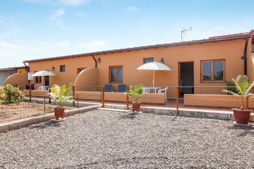 Lovely house with terrace, garden & pool | Mountain view | Beach nearby - Image 1