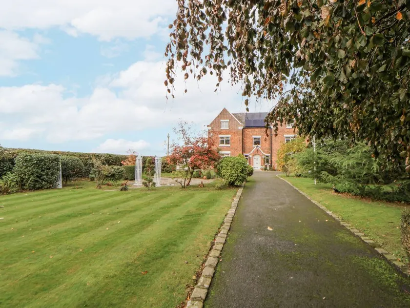 Children-friendly nice cottage with jacuzzi, garden & barbeque | Dogs allowed - Image 1