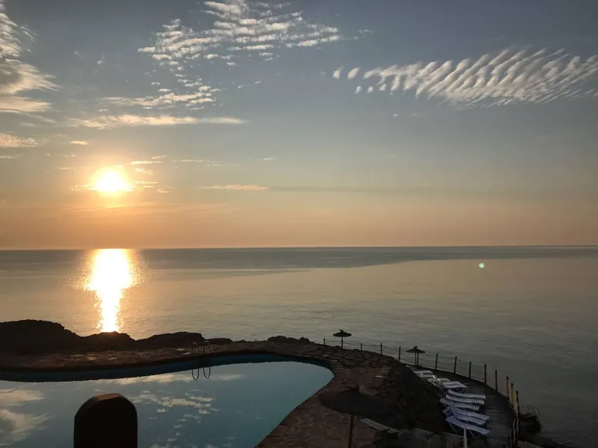 Family-oriented holiday apartment with pool & garden | Water view - Image 1