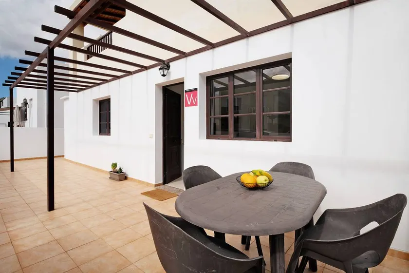 Holiday home with terrace | City view - Image 1