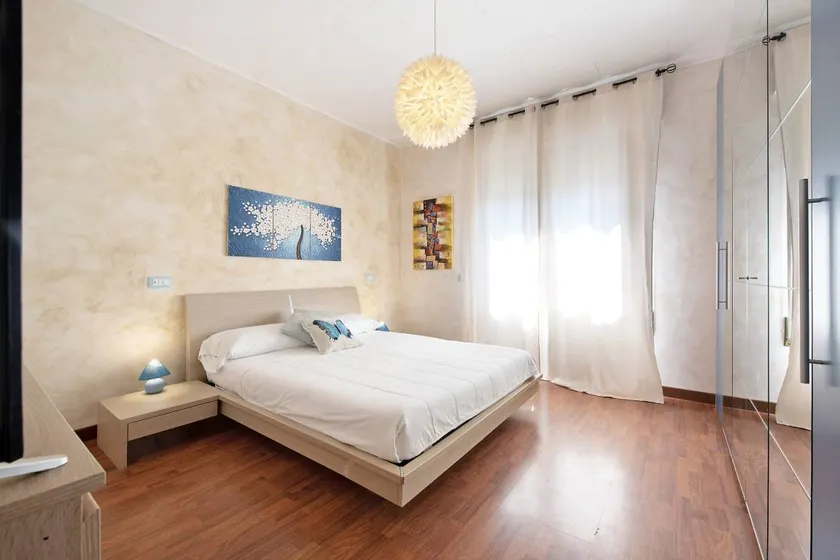 Apartment with pool, jacuzzi & garden - Image 1