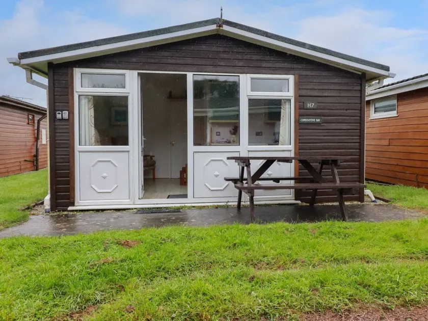Cottage with garden - Image 1