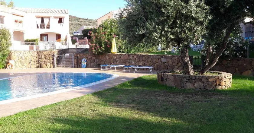 Appartement convivial et familial avec piscine privée et jardin - Image 1
