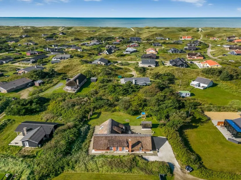Family-oriented spacious holiday home with terrace, private pool & sauna - Image 1