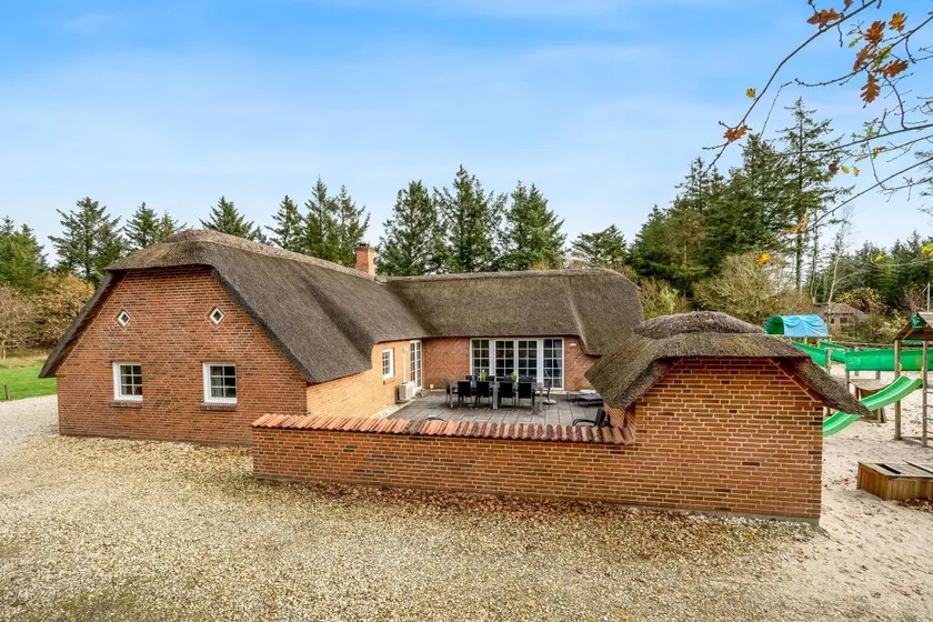 Cottage with sauna, pool & terrace - Image 1