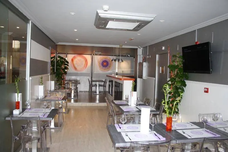 A&H Suites Internacional Madrid - Image 1