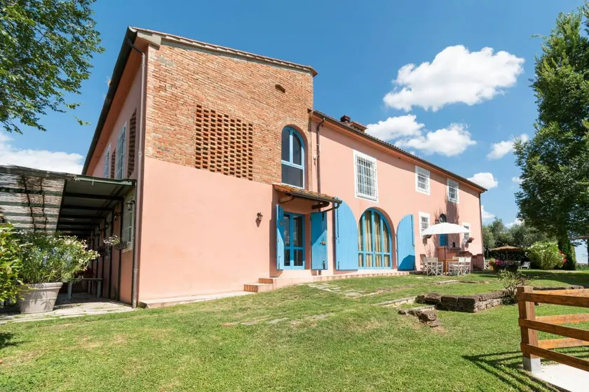 Holiday apartment with garden, barbecue & terrace - Image 1