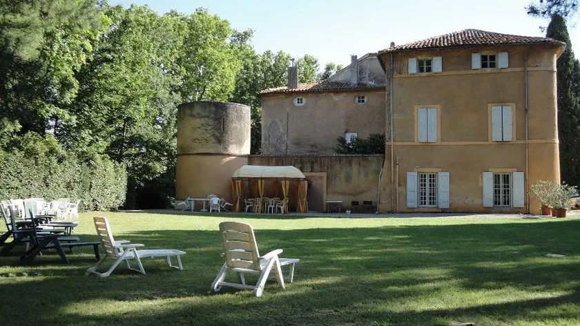 Hébergement avec piscine, barbecue et jardin | Vue panoramique - Image 1