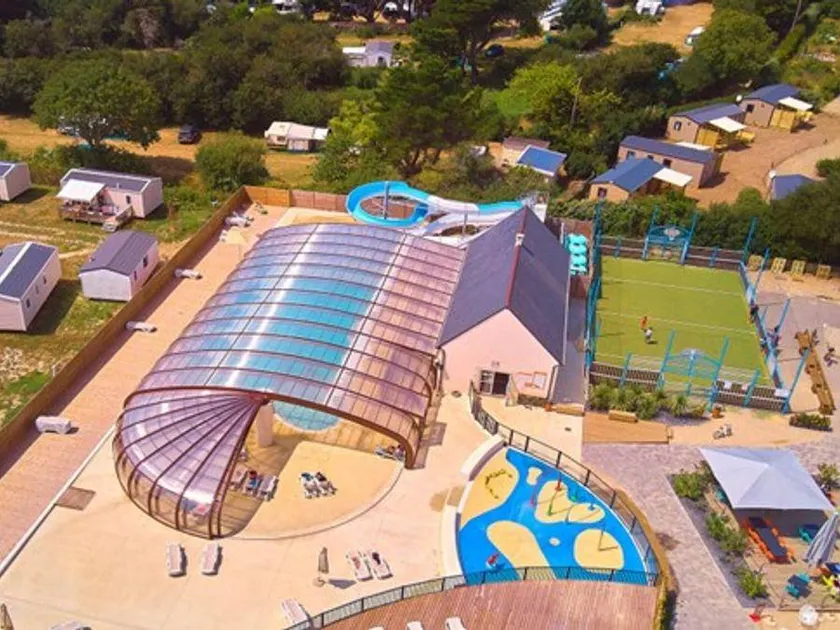 Mobile home with heated pool & terrace - Image 1