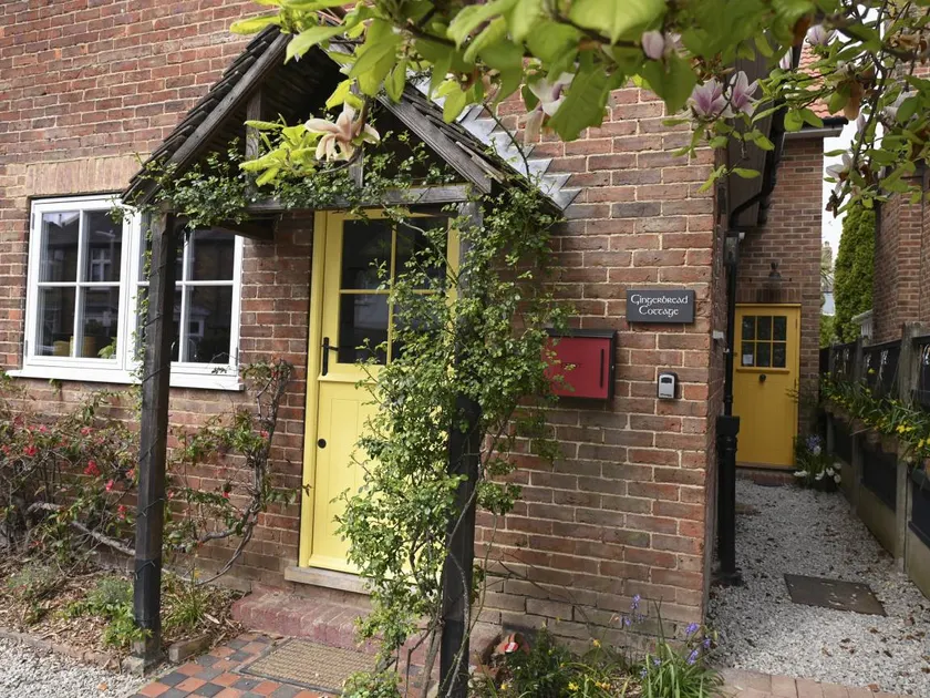Family-friendly charming cottage with garden - Image 1