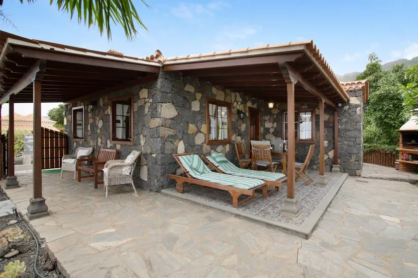 Holiday Home 'Casa Rural Arecida' with Sea View, Wi-Fi and Air Conditioning - Image 1