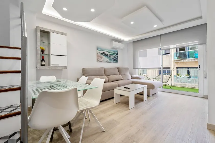 Flat with terrace & fast internet - Image 1