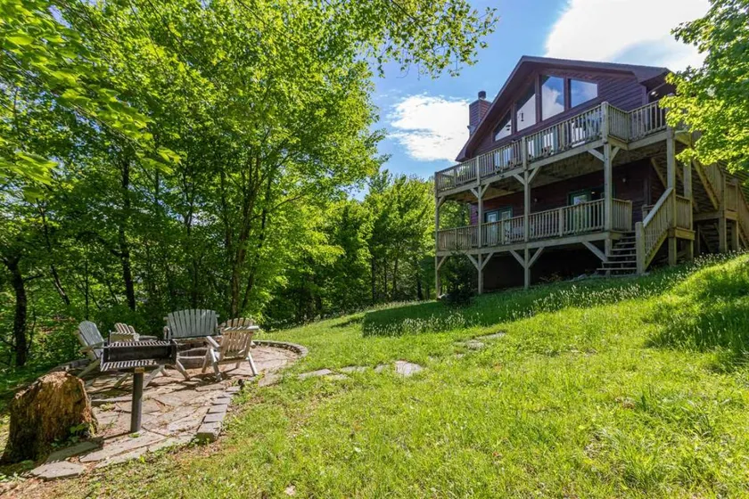 Bearadise Cabin - Pet Friendly Great Views Firepit And Yard On Sugar Mountain 2 Car Garage - Image 1
