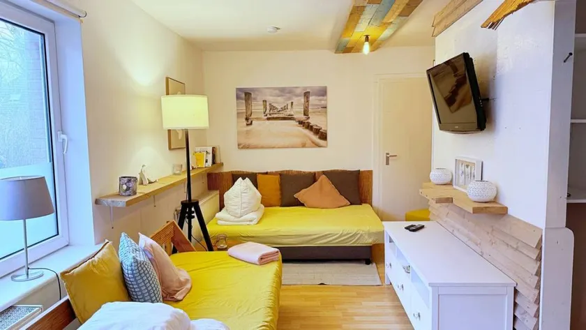 Holiday apartment with barbecue & terrace | Beach nearby - Image 1