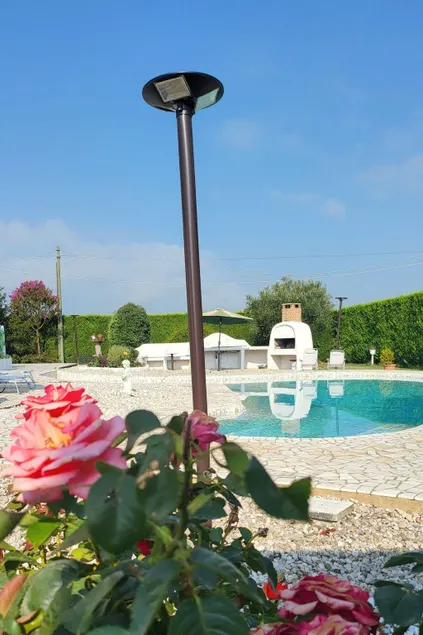 Holiday apartment with BBQ, garden & pool - Image 1