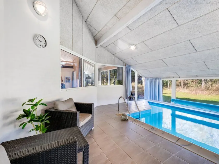 Child-friendly house with private pool, sauna & terrace - Image 1