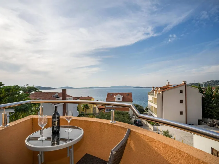 Apartment with barbecue & garden | Sea view - Image 1