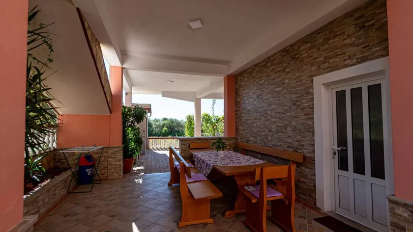Holiday apartment with barbecue & terrace - Image 1
