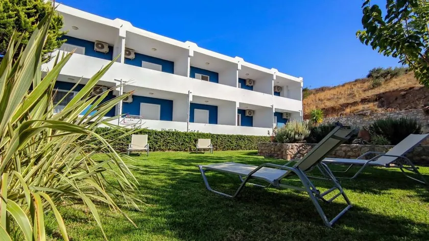Holiday apartment with terrace & garden | Sea view - Image 1