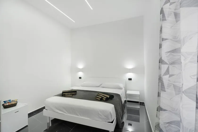 Black and White Guesthouse - Image 1