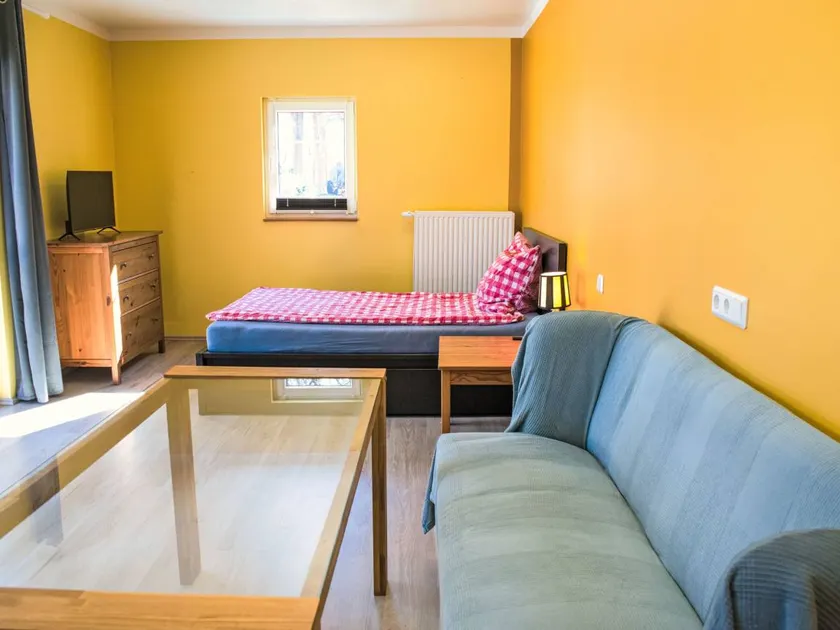 Apartment with terrace - Image 1