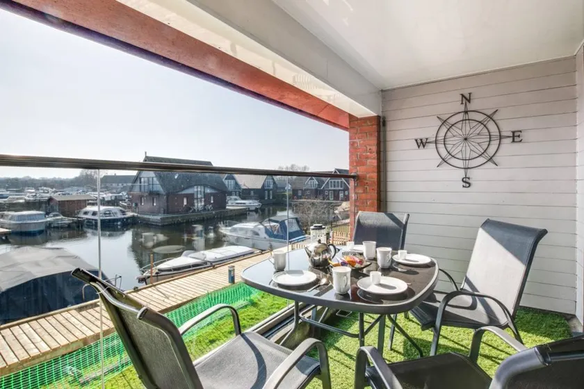 Flat | Water view | Dogs allowed - Image 1