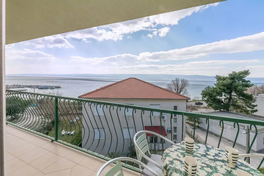 Holiday apartment with garden & barbecue | Sea view | Beach nearby - Image 1