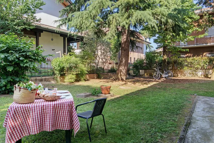 Apartment with garden & barbecue | Garden view - Image 1