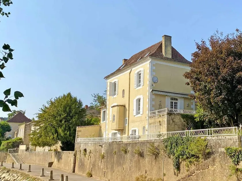 Holiday home with BBQ - Image 1