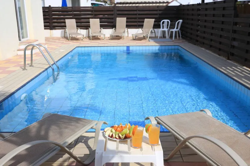 Appartement de vacances avec jardin et piscine privée - Image 1