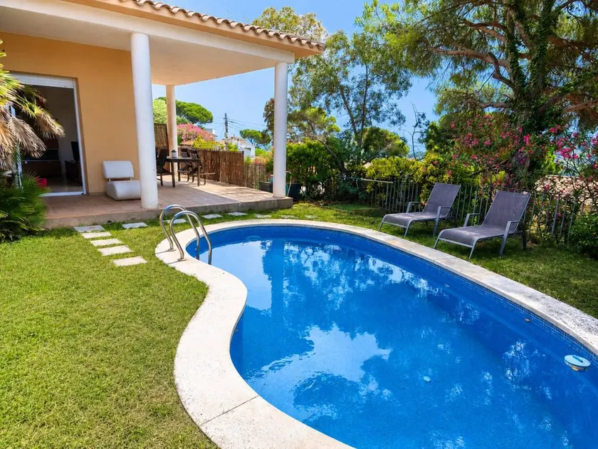 Children-friendly villa with garden, terrace & private pool | Mountain view | Dogs allowed - Image 1