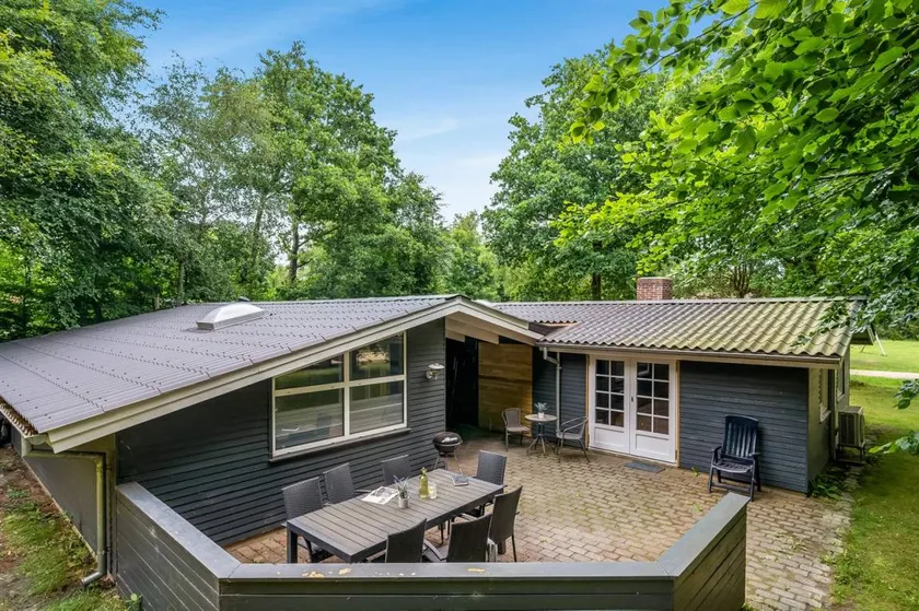 House with barbeque, terrace & private pool - Image 1