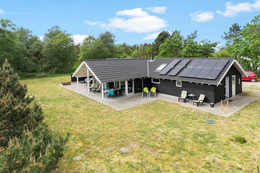 Holiday home with sauna, terrace & jacuzzi - Image 1