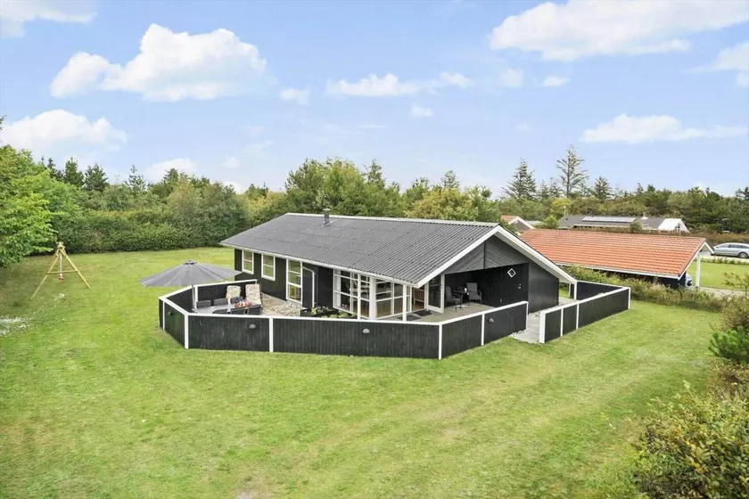 House with BBQ & terrace - Image 1