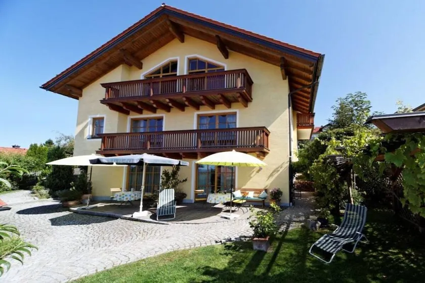 House with terrace - Image 1