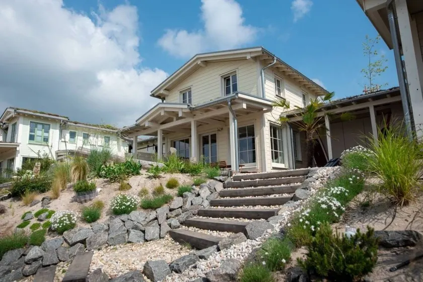 Holiday home with terrace, barbeque & garden - Image 1