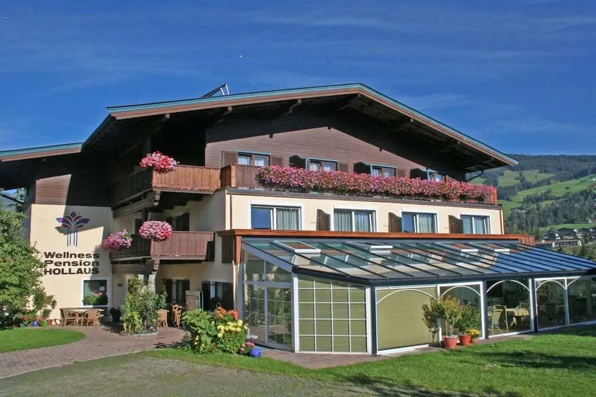 Holiday home with terrace & garden - Image 1
