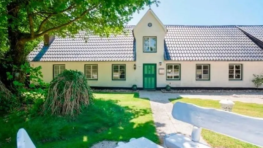 Fully equipped holiday home with terrace, barbeque & garden | Pet-friendly - Image 1