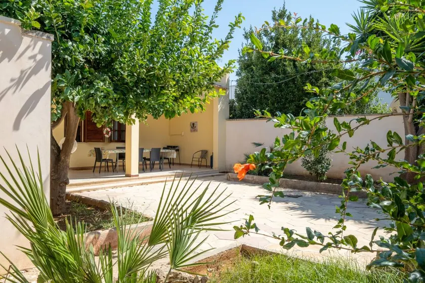 Holiday Home 'Blue Infinity' with Sea View, Shared Terrace and Air Conditioning - Image 1