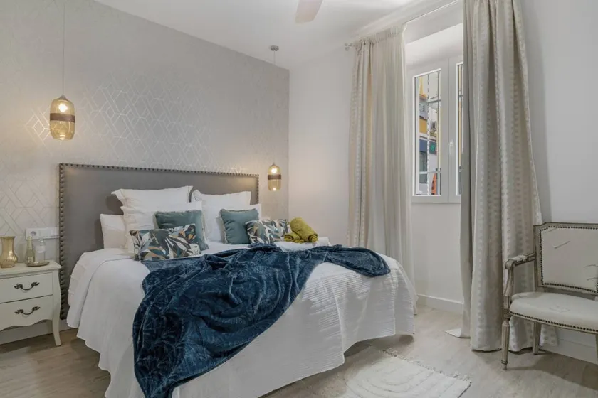 Lovely private room with terrace, fast internet & BBQ | City view | Suitable for remote work | Dogs allowed - Image 1