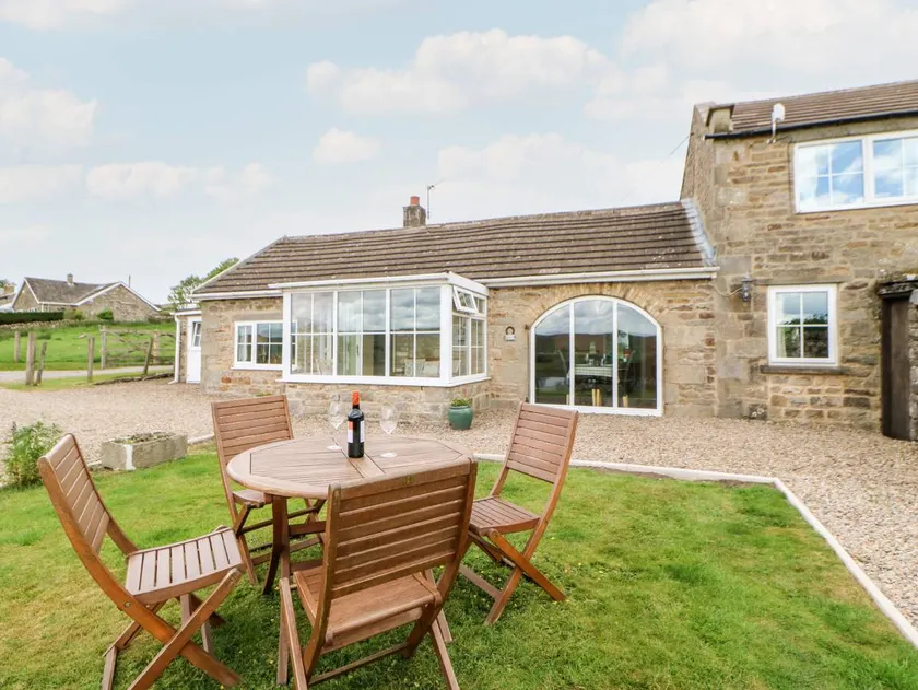Family-friendly cottage with garden | Pet-friendly - Image 1