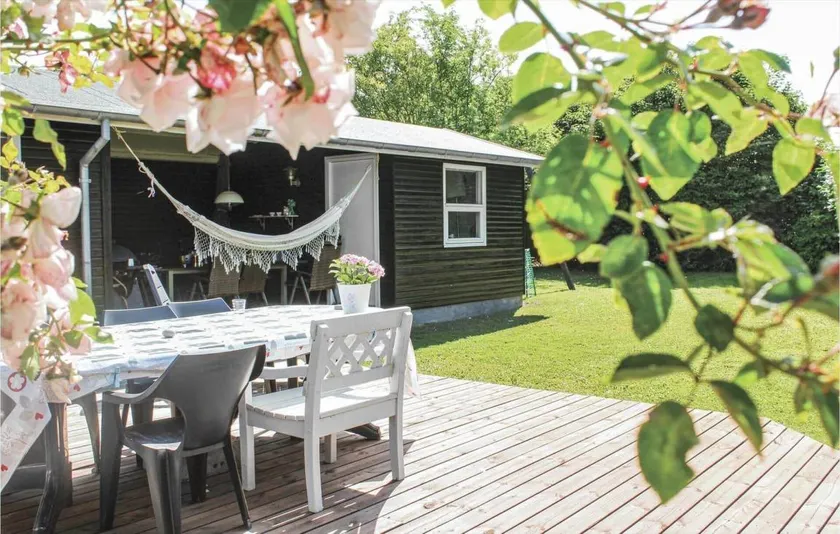 Holiday home with terrace & barbeque - Image 1