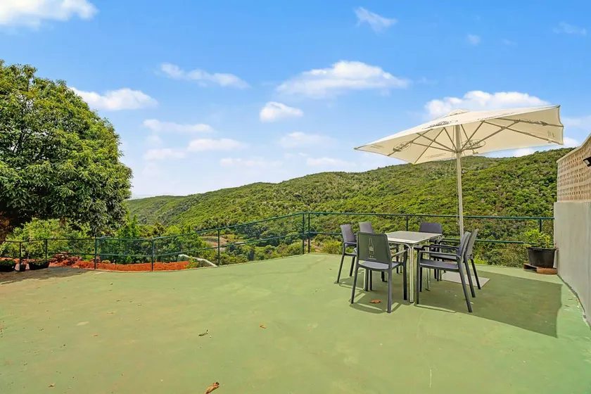 Holiday home with BBQ, terrace & garden | Mountain view - Image 1