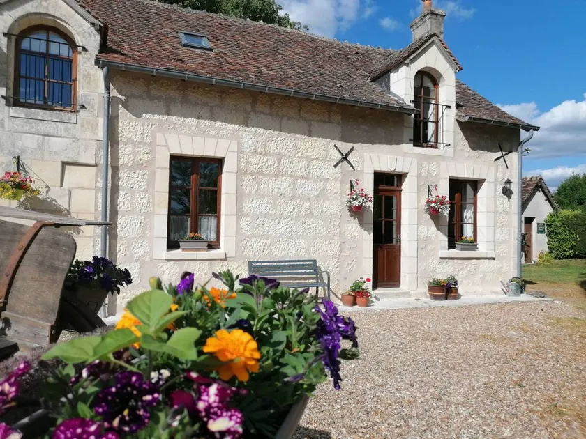 House with garden, pool & barbecue - Image 1