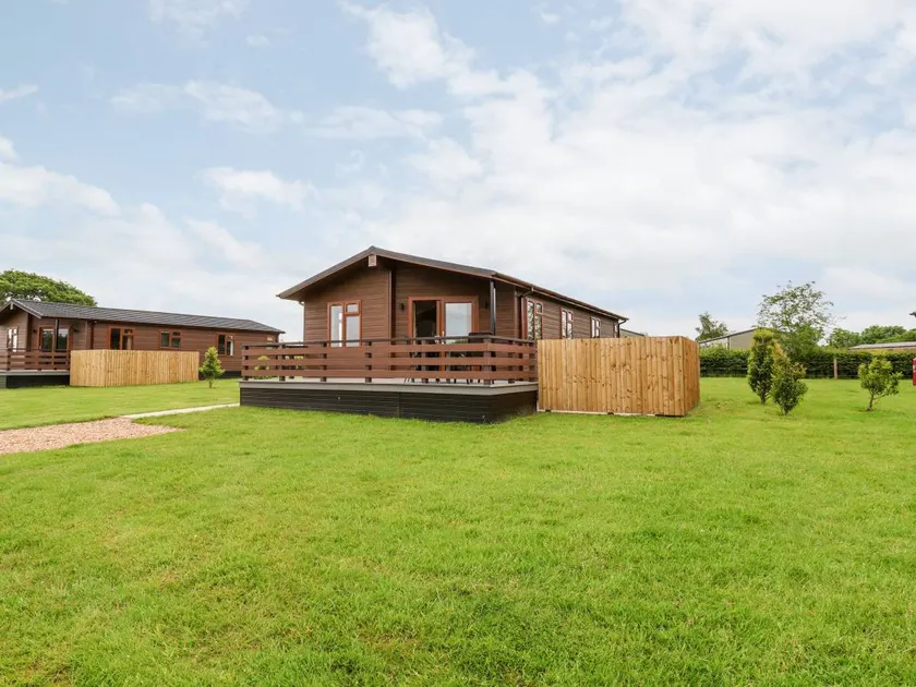 Cottage with jacuzzi, sauna & pool | Pets allowed - Image 1