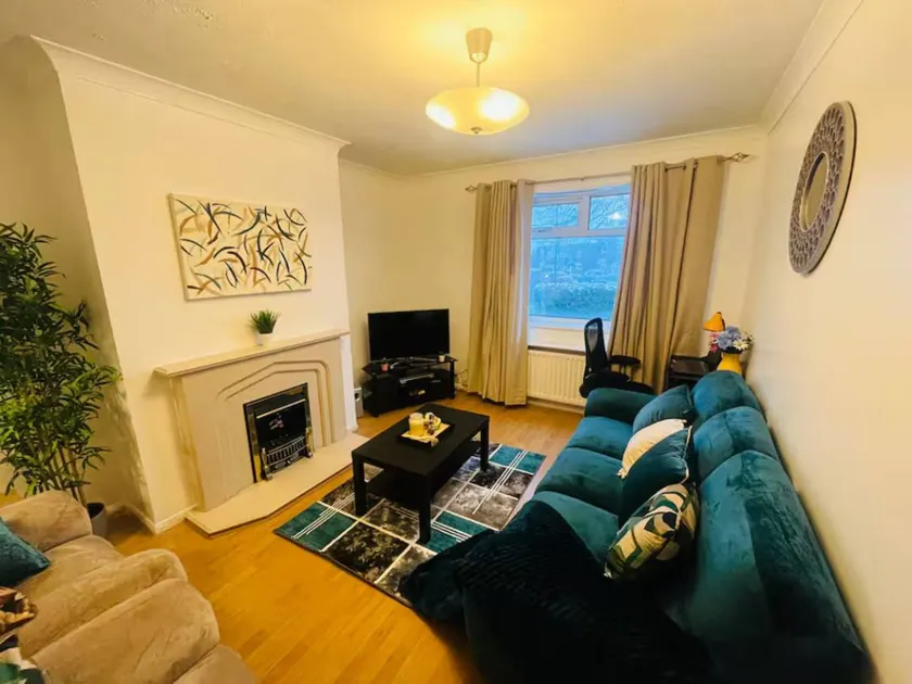 Fully equipped big house with fast internet & garden - Image 1