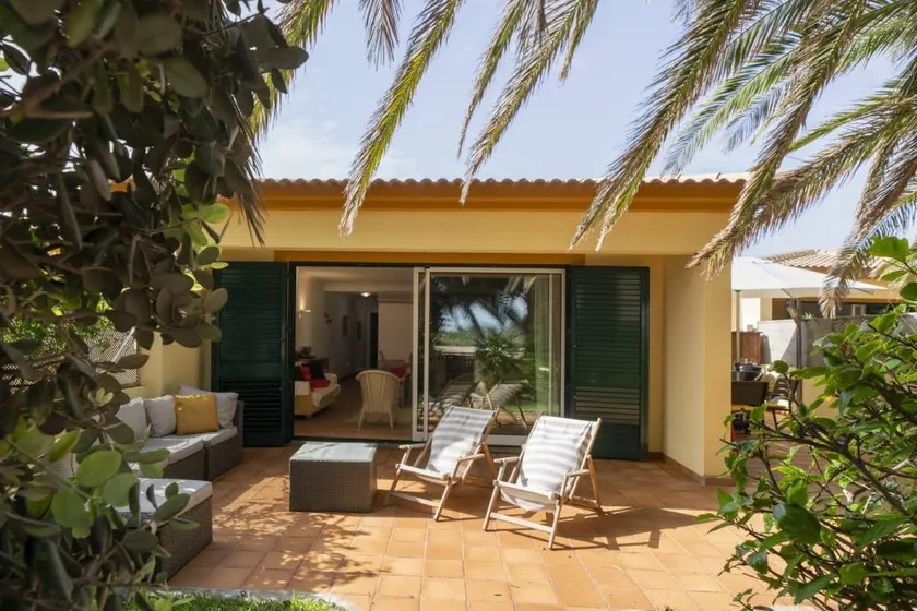 Family-oriented wonderful holiday home with BBQ & garden | Next to the beach | Suitable for remote work - Image 1