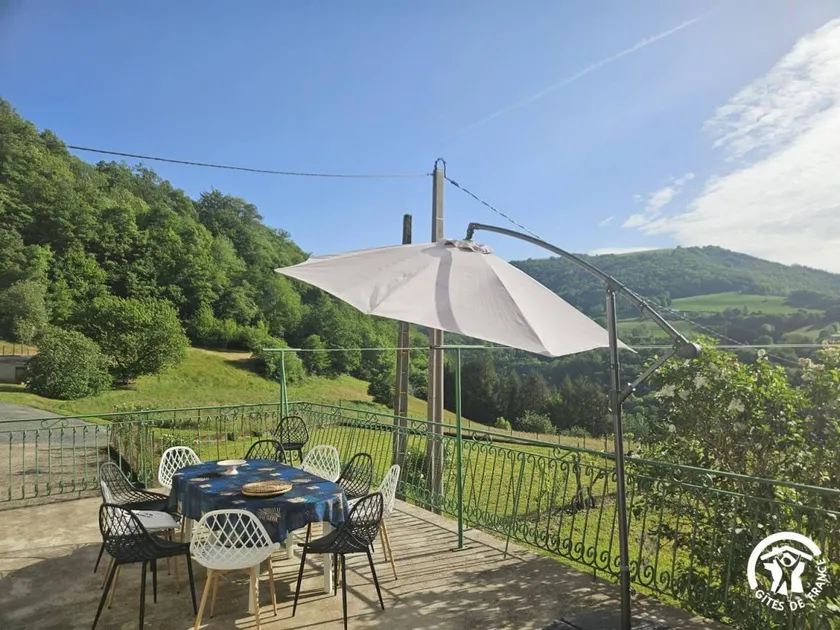 Fully equipped wonderful gite with barbecue, terrace & garden | Dogs allowed - Image 1